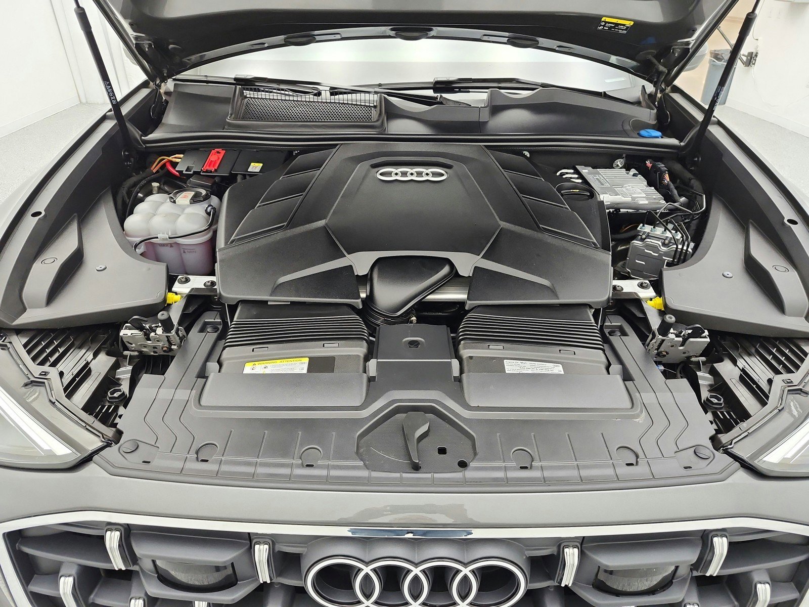 Used 2024 Audi Q8 Premium Plus AWD/4WD image 17