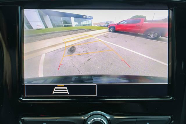 Used 2021 Chevrolet Traverse LS FWD image 31
