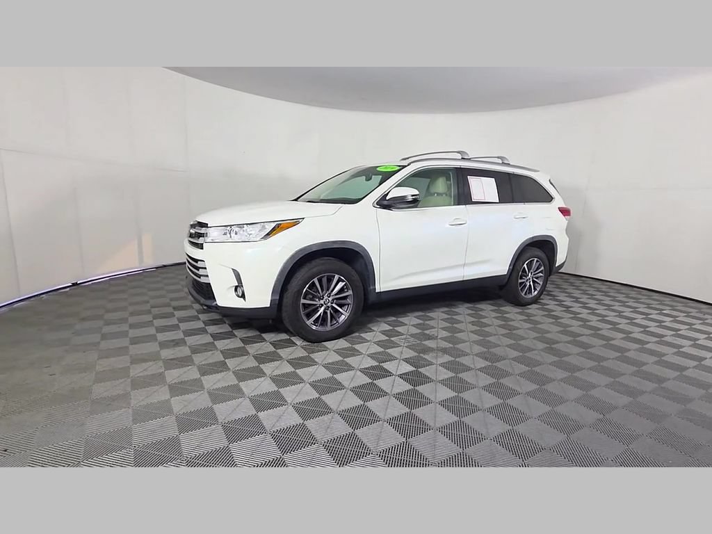 Used 2019 Toyota Highlander XLE FWD image 47