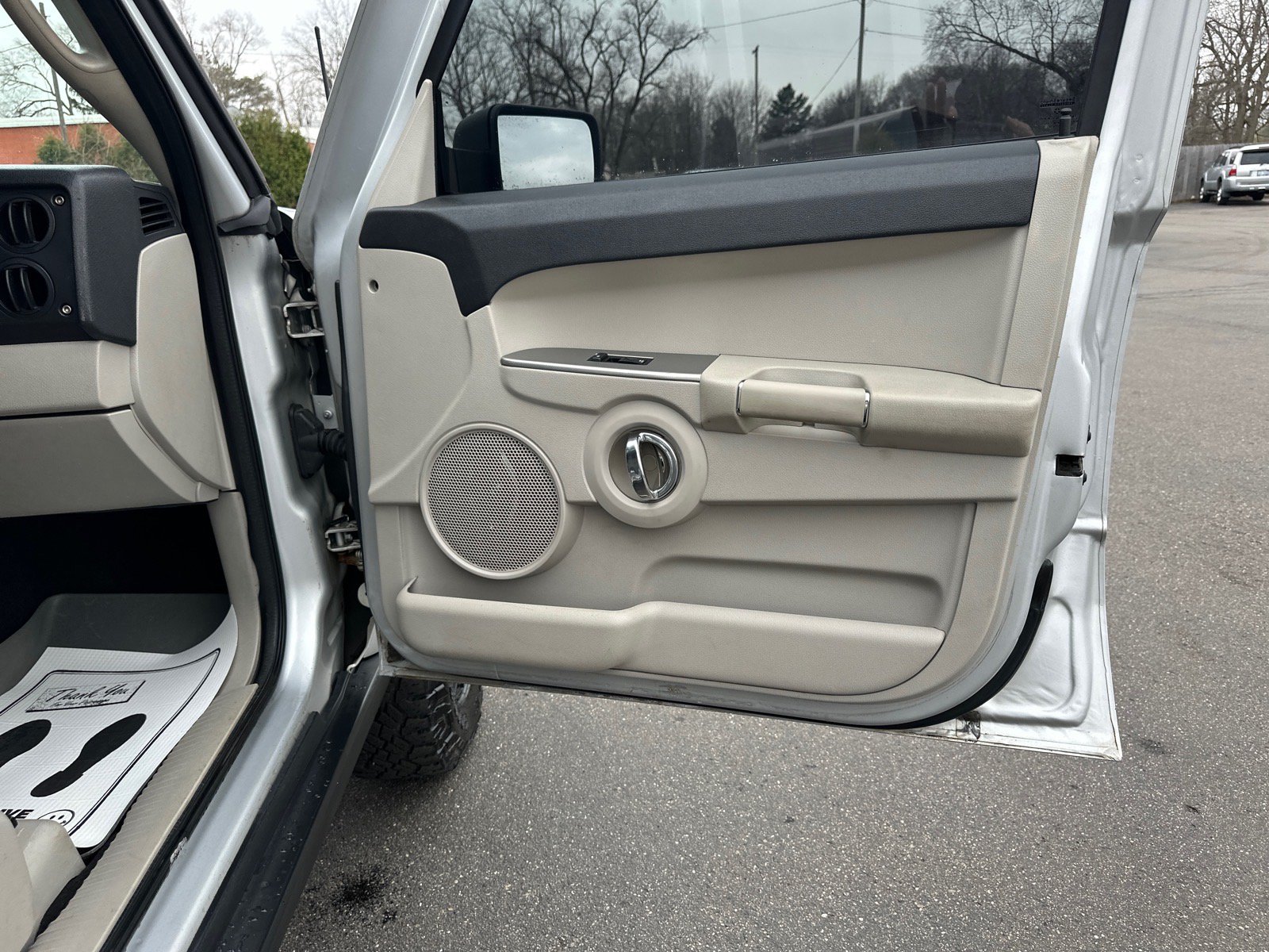 Used 2006 Jeep Commander Limited AWD/4WD image 36