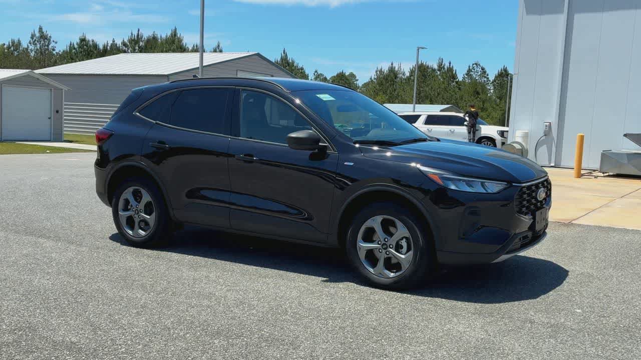 Used 2025 Ford Escape ST-Line AWD/4WD image 2