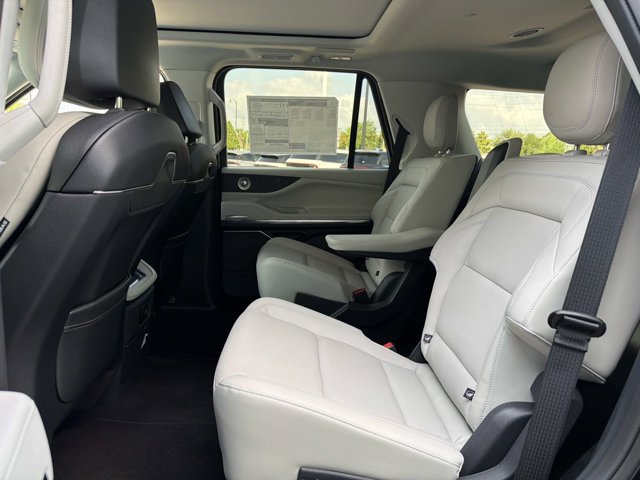 New 2026 Lincoln Navigator Reserve AWD/4WD image 16