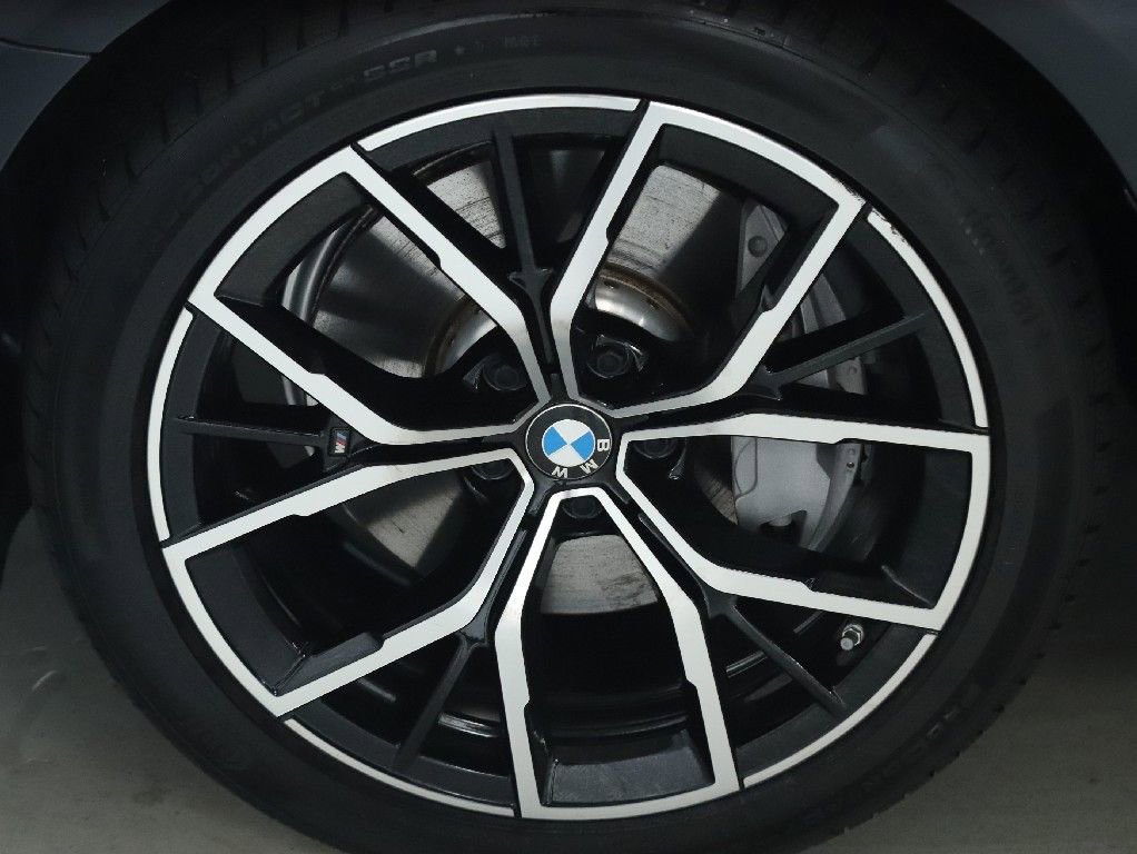 Certified 2022 BMW 540i xDrive w/ M Sport Package image 39