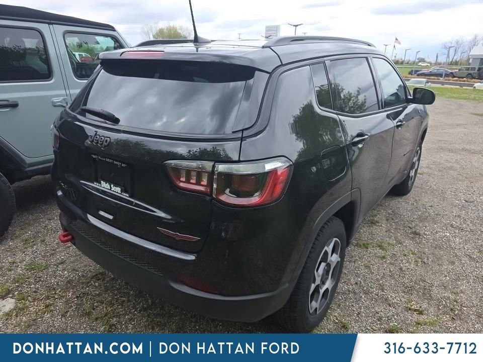 Used 2022 Jeep Compass Trailhawk w/ Trailhawk Convenience Group AWD/4WD image 2