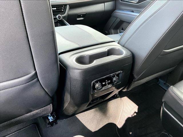 Used 2026 Chevrolet Suburban RST w/ Comfort Package RWD image 26