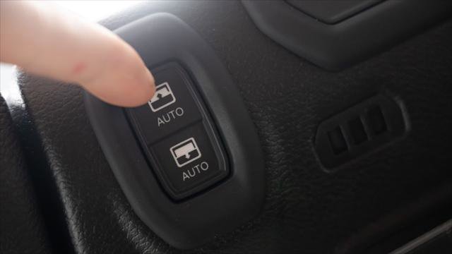 Used 2022 Jeep Wrangler Unlimited Sahara image 25