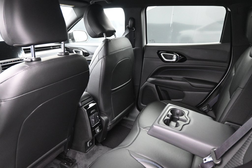New 2026 Jeep Compass Latitude AWD/4WD image 17