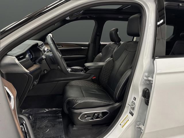 Used 2024 Jeep Grand Cherokee L Summit w/ Advanced Protech Group IV image 4