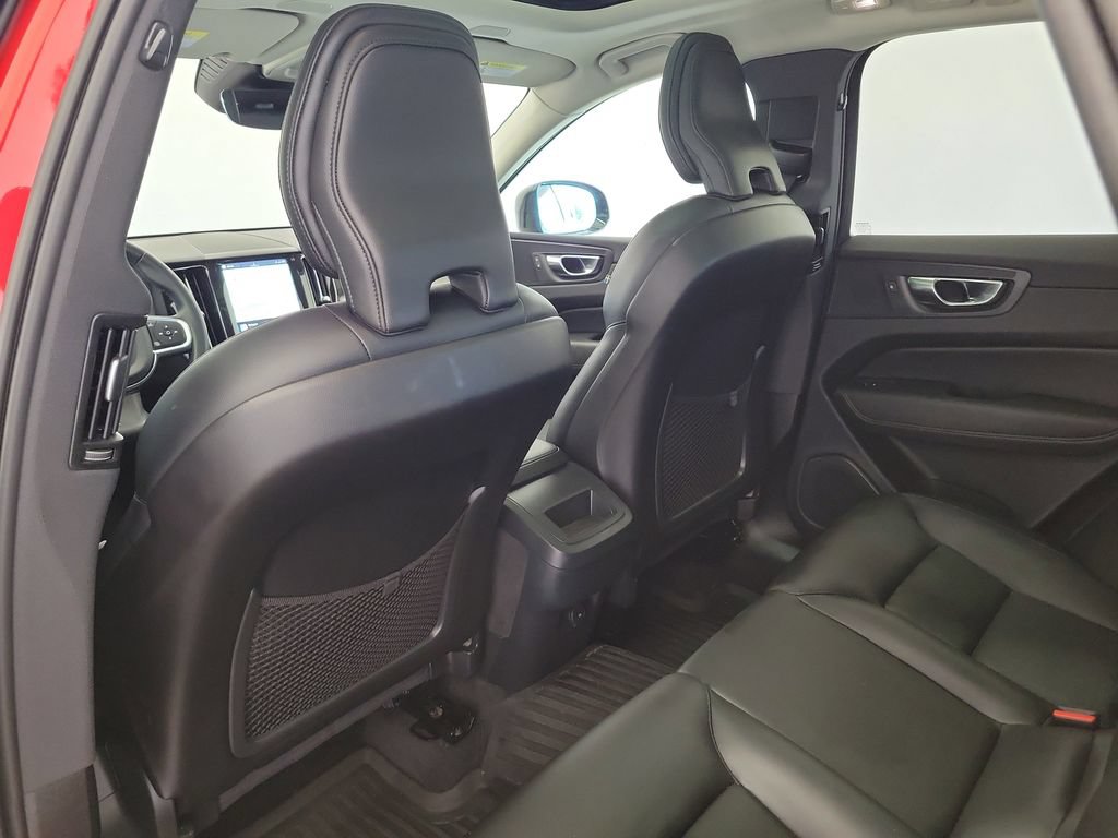 Used 2024 Volvo XC60 B5 Core AWD/4WD image 14