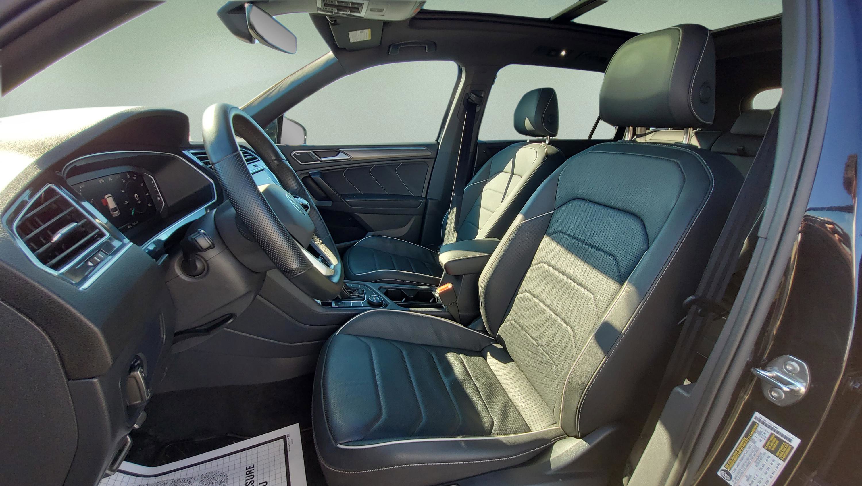 Used 2024 Volkswagen Tiguan SEL R-Line image 27