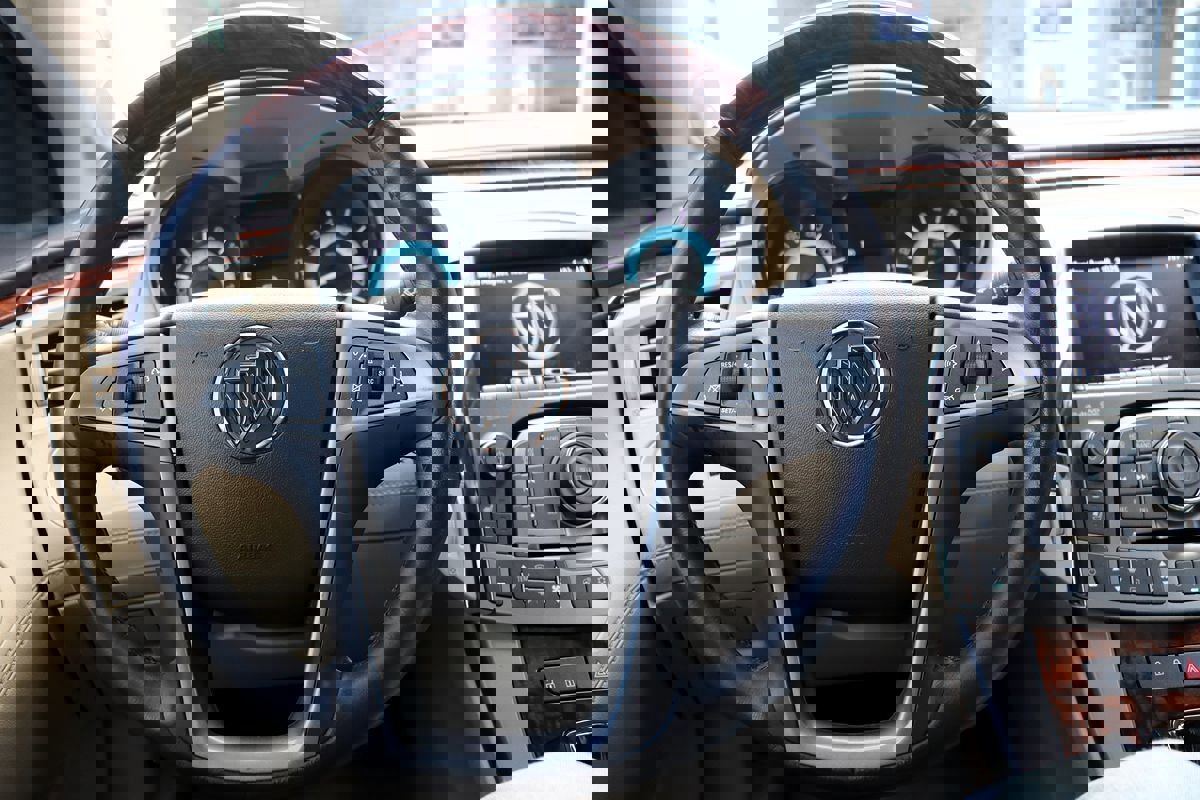 Used 2012 Buick LaCrosse Touring image 17