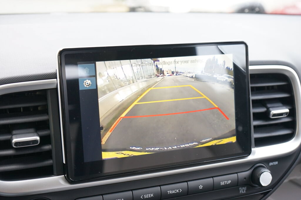Used 2025 Hyundai Venue SEL FWD image 16