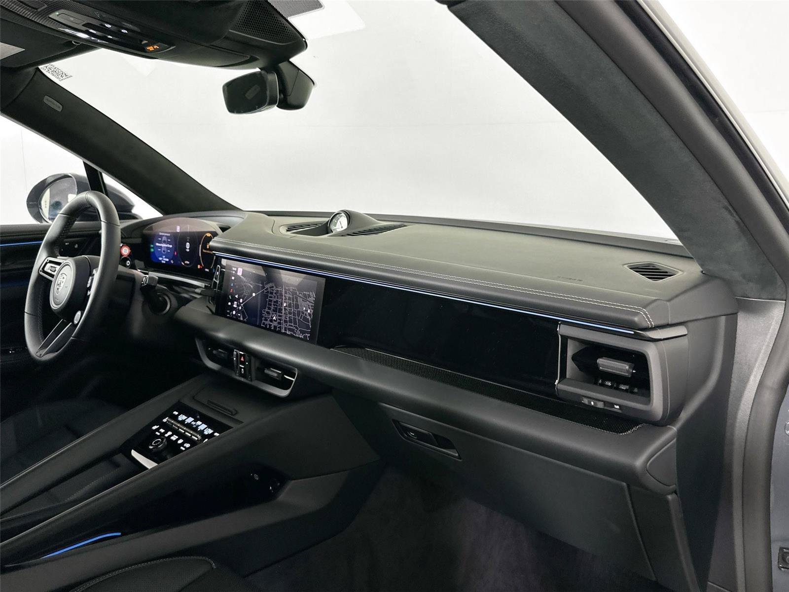 Certified 2025 Porsche Macan Turbo Electric AWD/4WD image 30