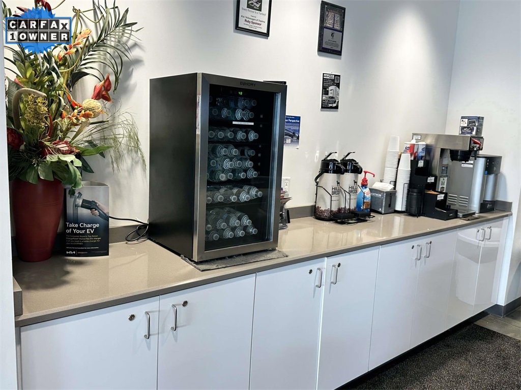 Used 2021 Ford Escape SE w/ SE Sport Appearance Package image 28