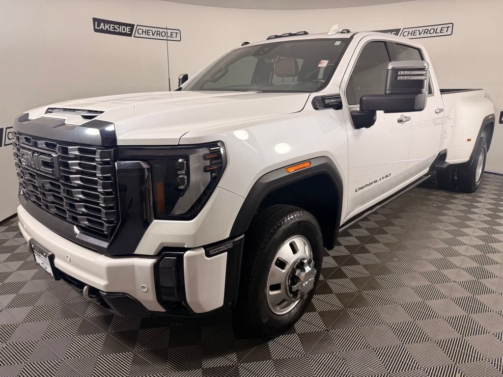 Used 2024 GMC Sierra 3500 Denali Ultimate AWD/4WD image 2