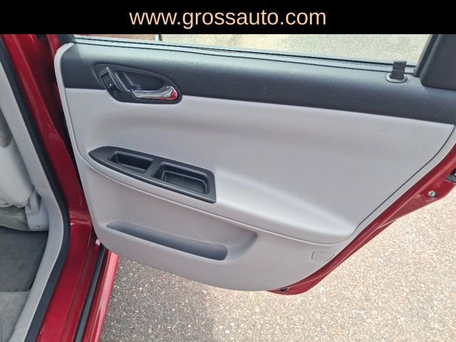 Used 2015 Chevrolet Impala LT w/ LT Sunroof Package FWD image 23