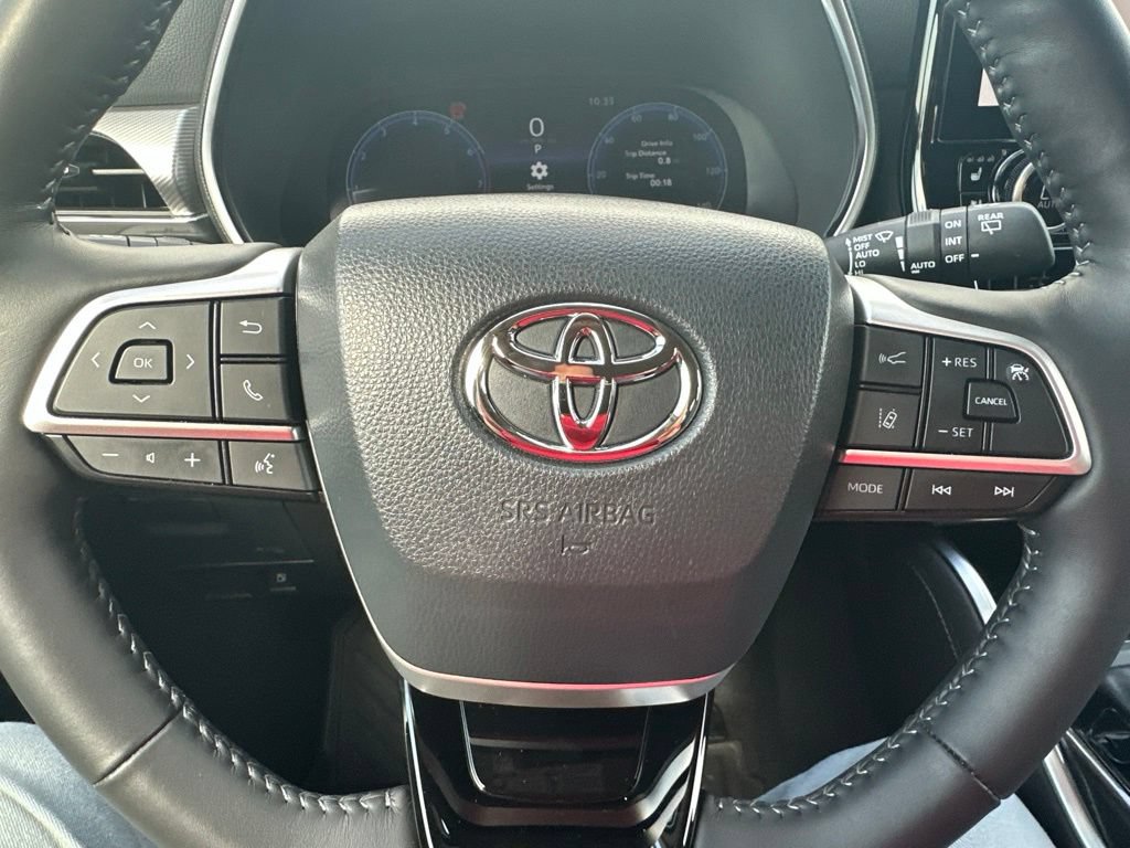 Used 2024 Toyota Highlander Platinum AWD/4WD image 40