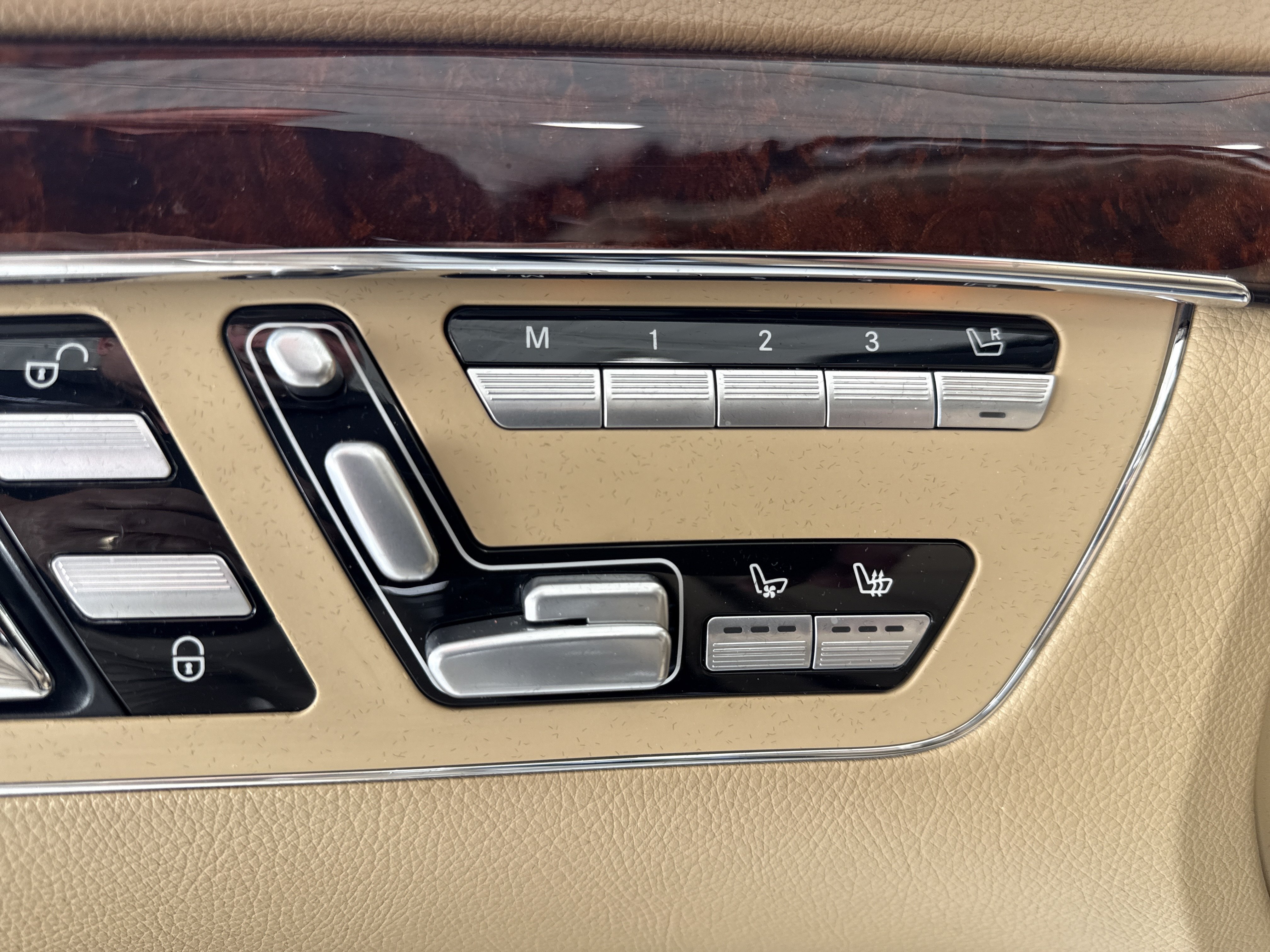 Used 2011 Mercedes-Benz S 550 image 19