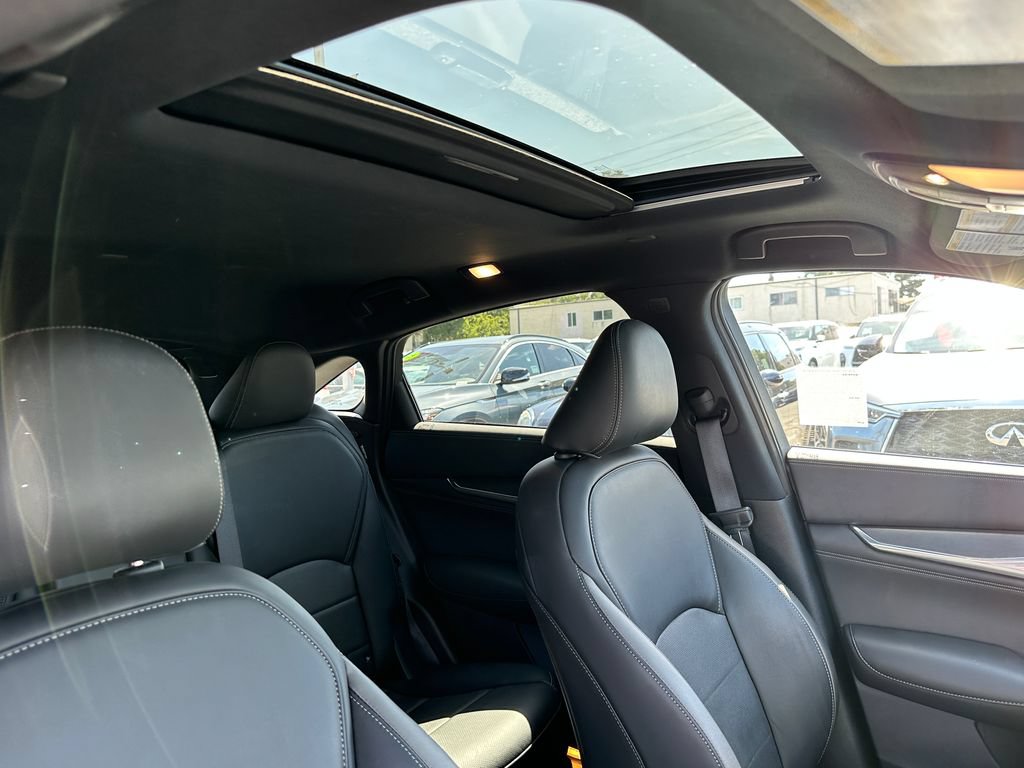 Used 2025 INFINITI QX55 Essential AWD/4WD image 16