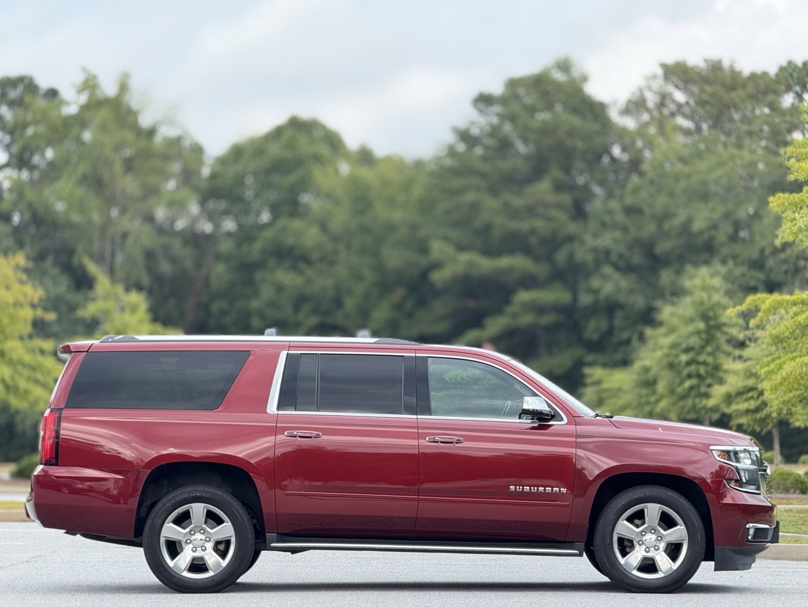Used 2017 Chevrolet Suburban Premier image 11