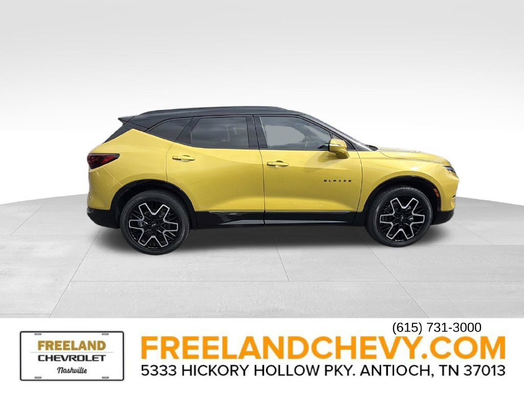 Used 2023 Chevrolet Blazer RS w/ Driver Confidence II Package FWD image 2