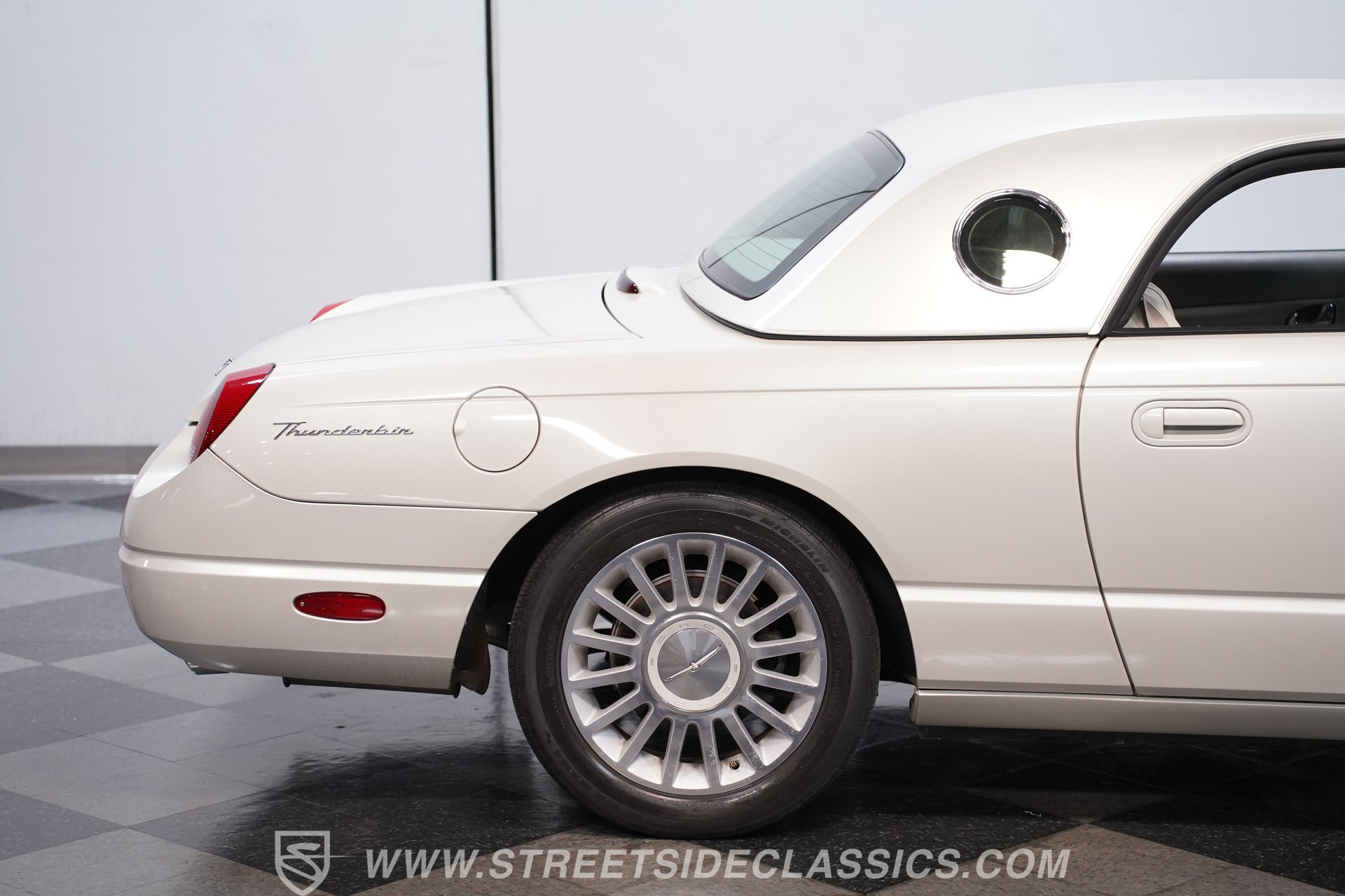 Used 2005 Ford Thunderbird 50th Anniversary RWD image 24