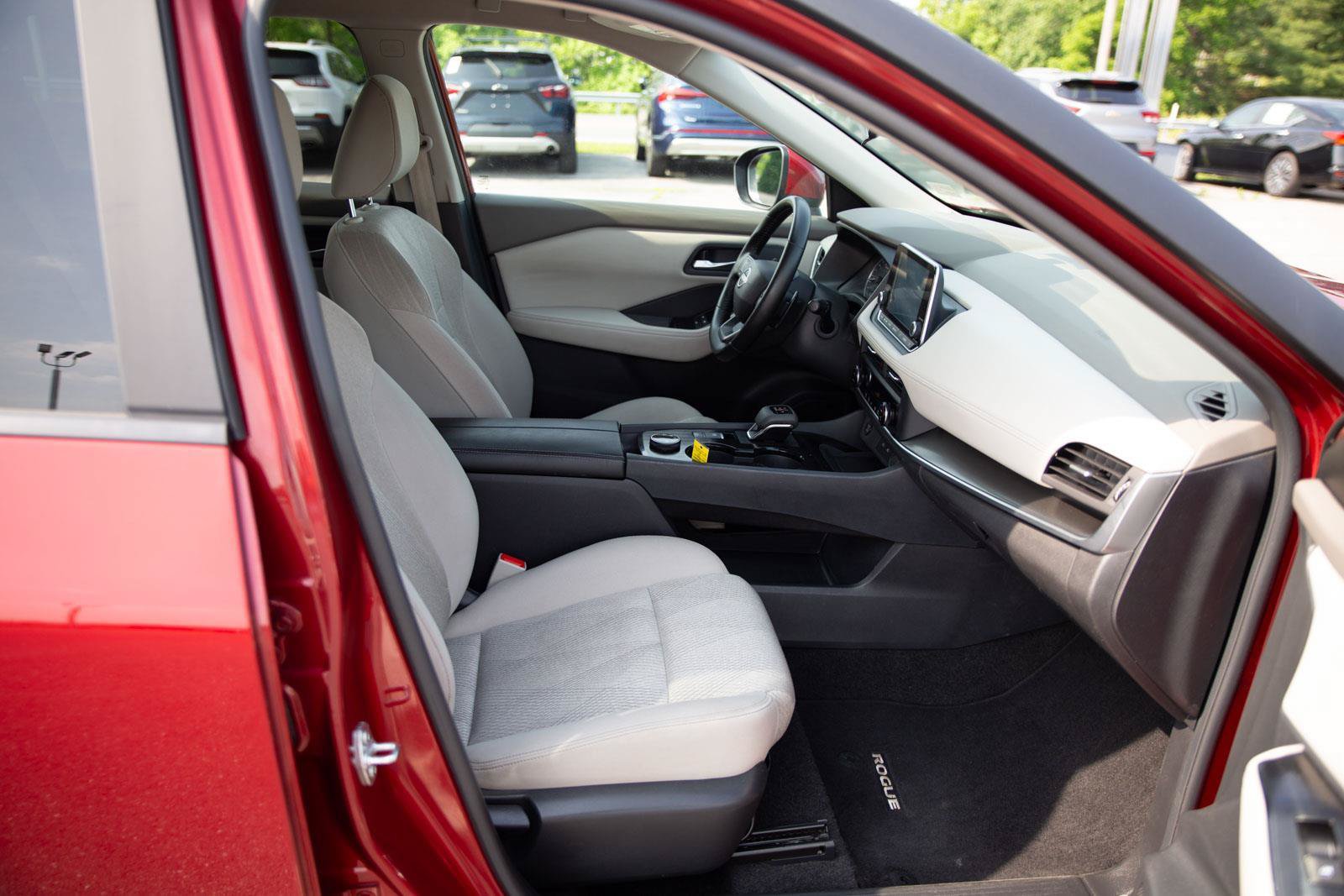 Used 2025 Nissan Rogue SV AWD/4WD image 23