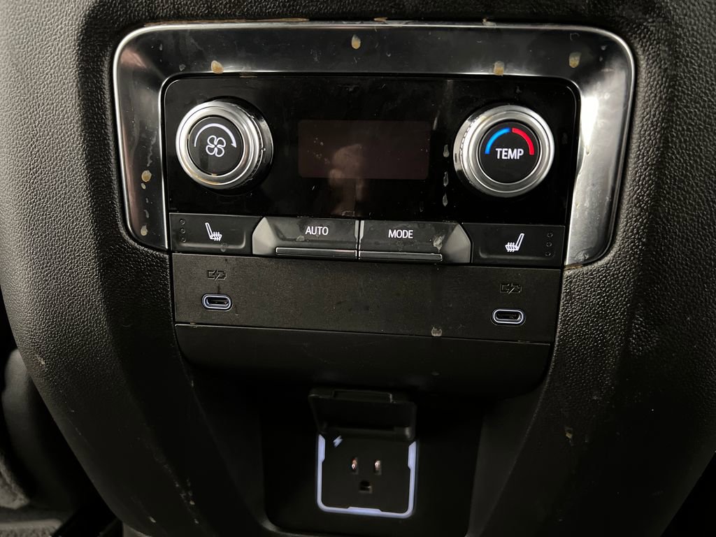 Used 2025 GMC Yukon Denali AWD/4WD image 23
