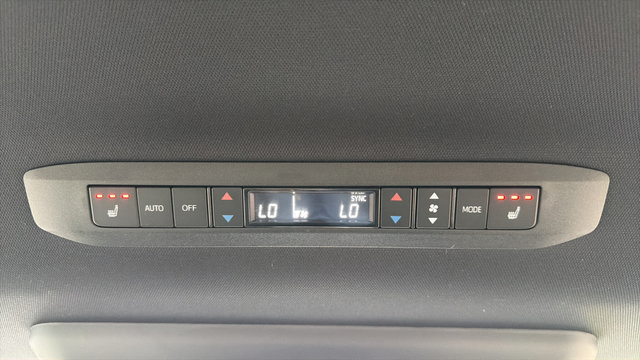 Used 2025 Toyota Sienna Platinum AWD/4WD image 39