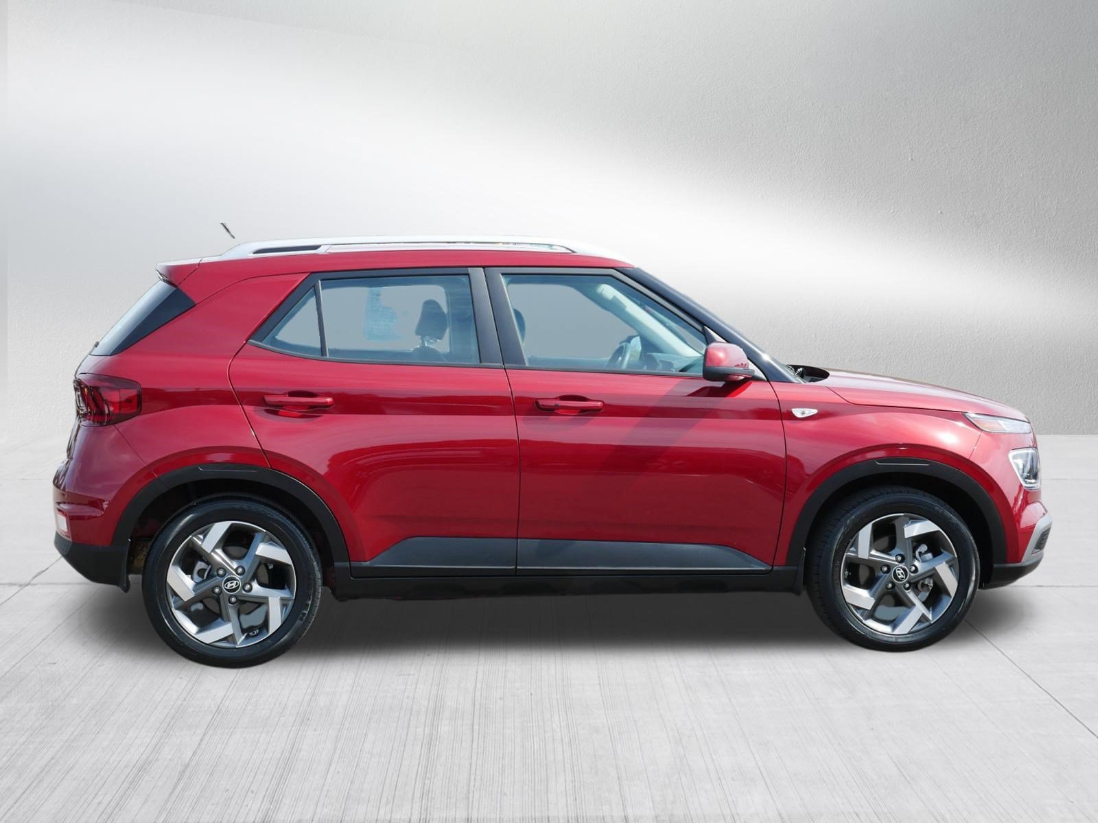 Used 2024 Hyundai Venue Limited FWD image 8