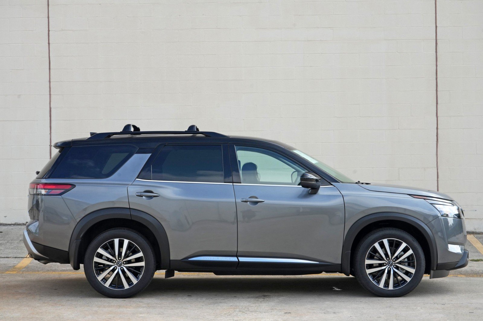 Used 2025 Nissan Pathfinder Platinum AWD/4WD image 56