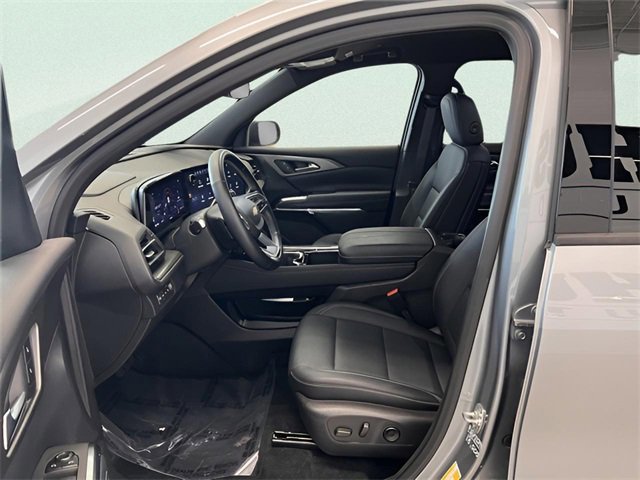 Used 2025 Chevrolet Traverse LT image 18