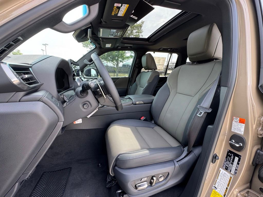 New 2025 Lexus LX 700h Overtrail image 5
