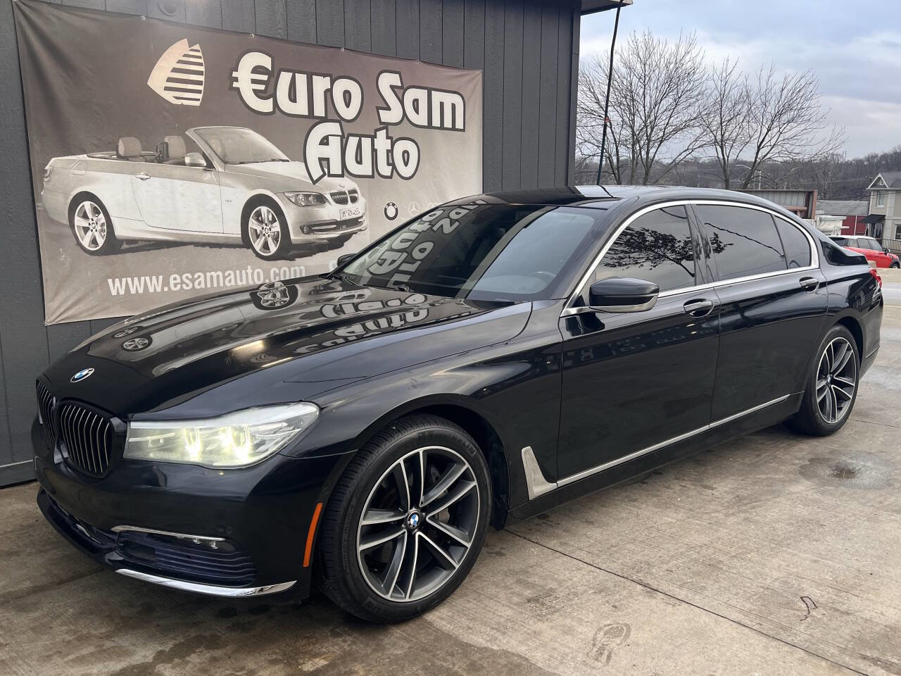 Used 2017 BMW 740i RWD image 4