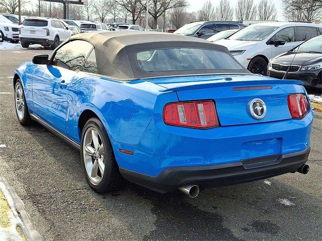Used 2010 Ford Mustang Convertible image 4