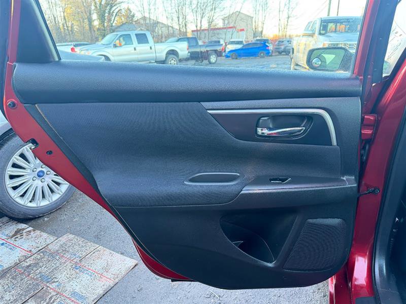 Used 2015 Nissan Altima 2.5 SV FWD image 12