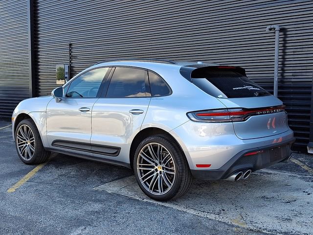 Certified 2026 Porsche Macan AWD/4WD image 3