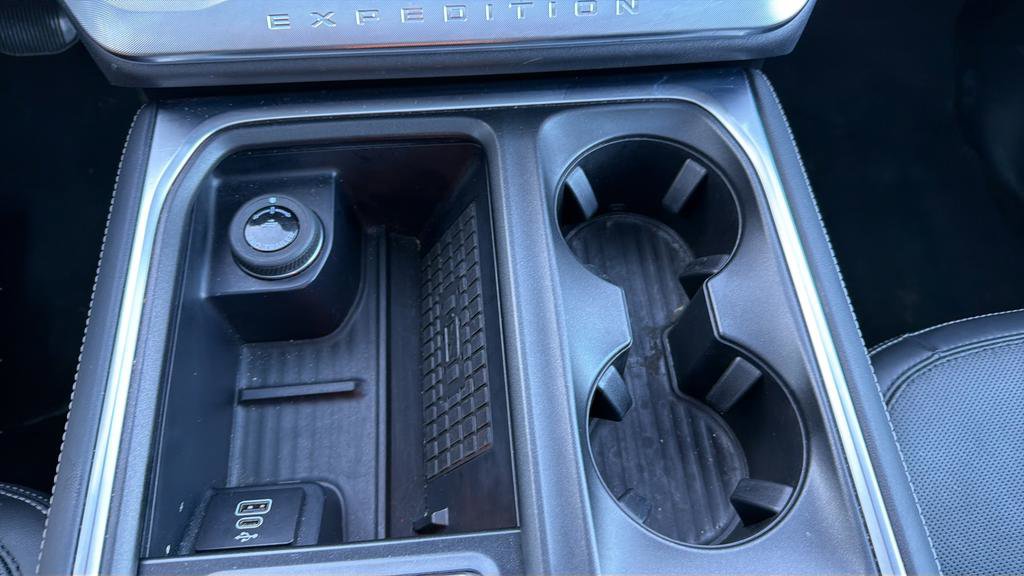 Used 2025 Ford Expedition Platinum AWD/4WD image 29
