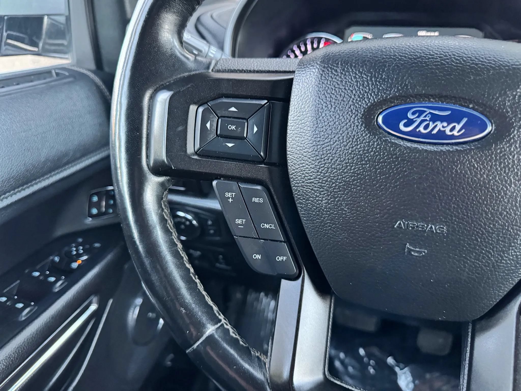 Used 2018 Ford Expedition Limited RWD image 32