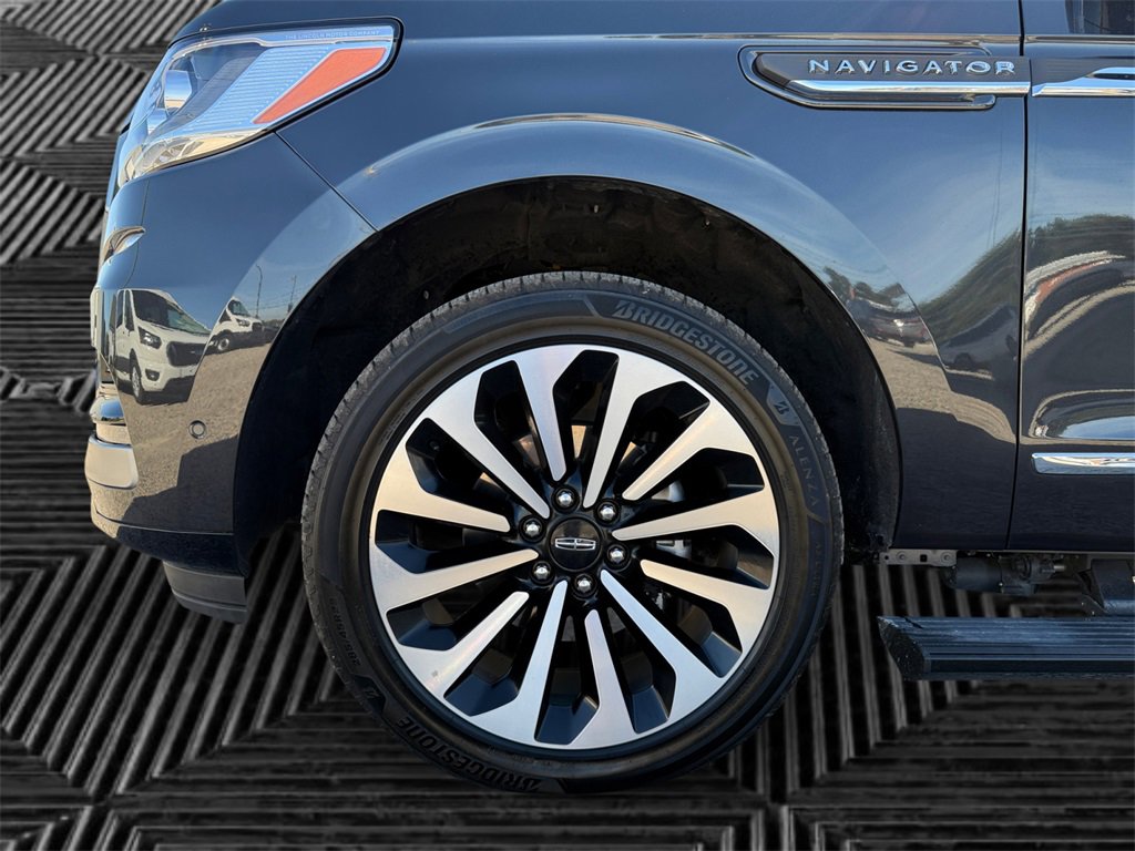 Used 2024 Lincoln Navigator L Reserve image 9