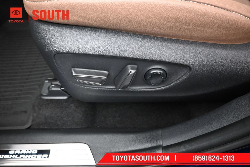 Certified 2025 Toyota Grand Highlander AWD image 24