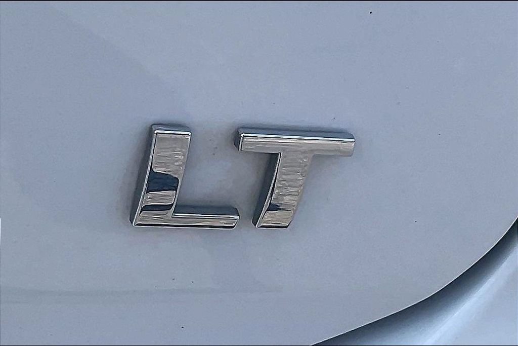 Used 2021 Chevrolet Equinox LT w/ Driver Convenience Package FWD image 24