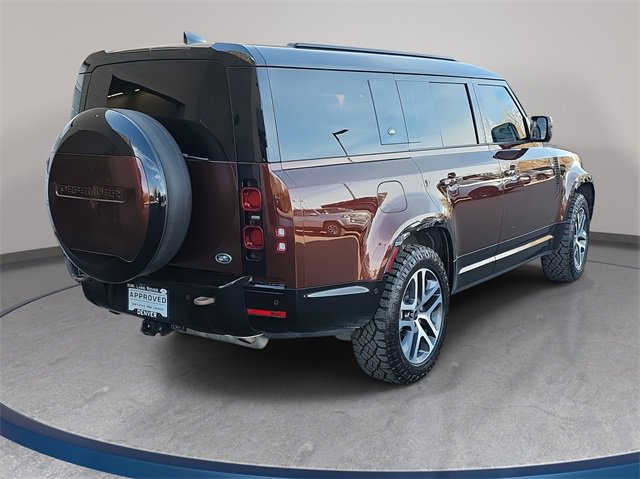 Used 2023 Land Rover Defender 130 X-Dynamic SE image 5