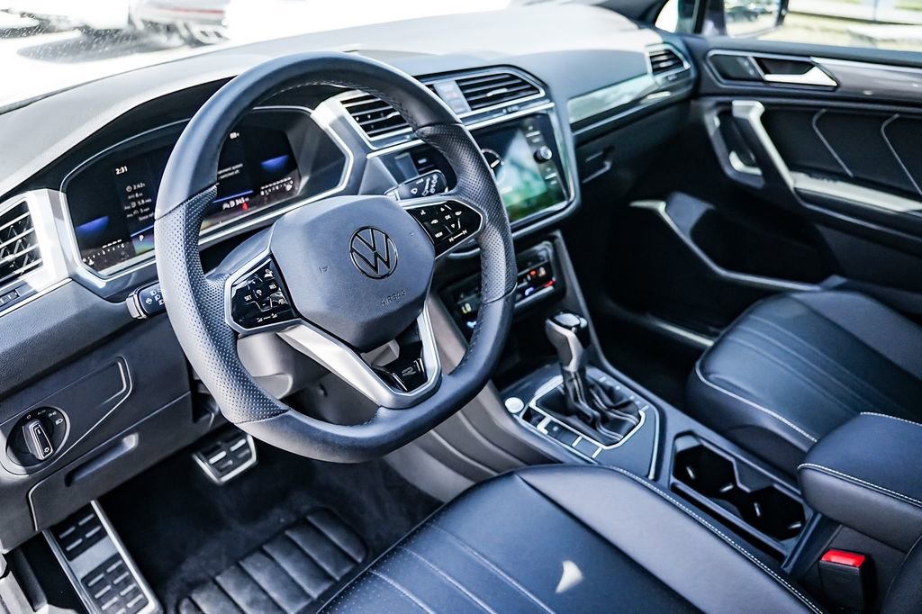 Used 2024 Volkswagen Tiguan SE R-Line image 9
