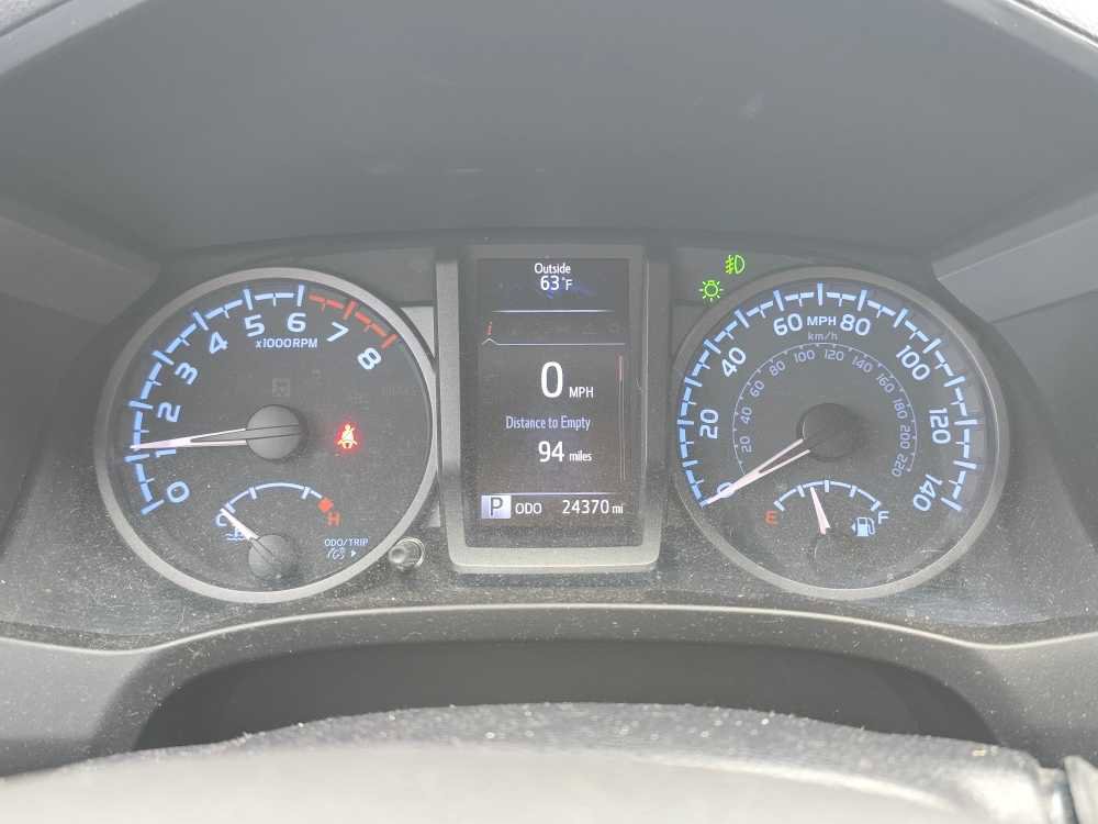 Used 2020 Toyota Tacoma TRD Sport w/ TRD Premium Sport Package AWD/4WD image 7