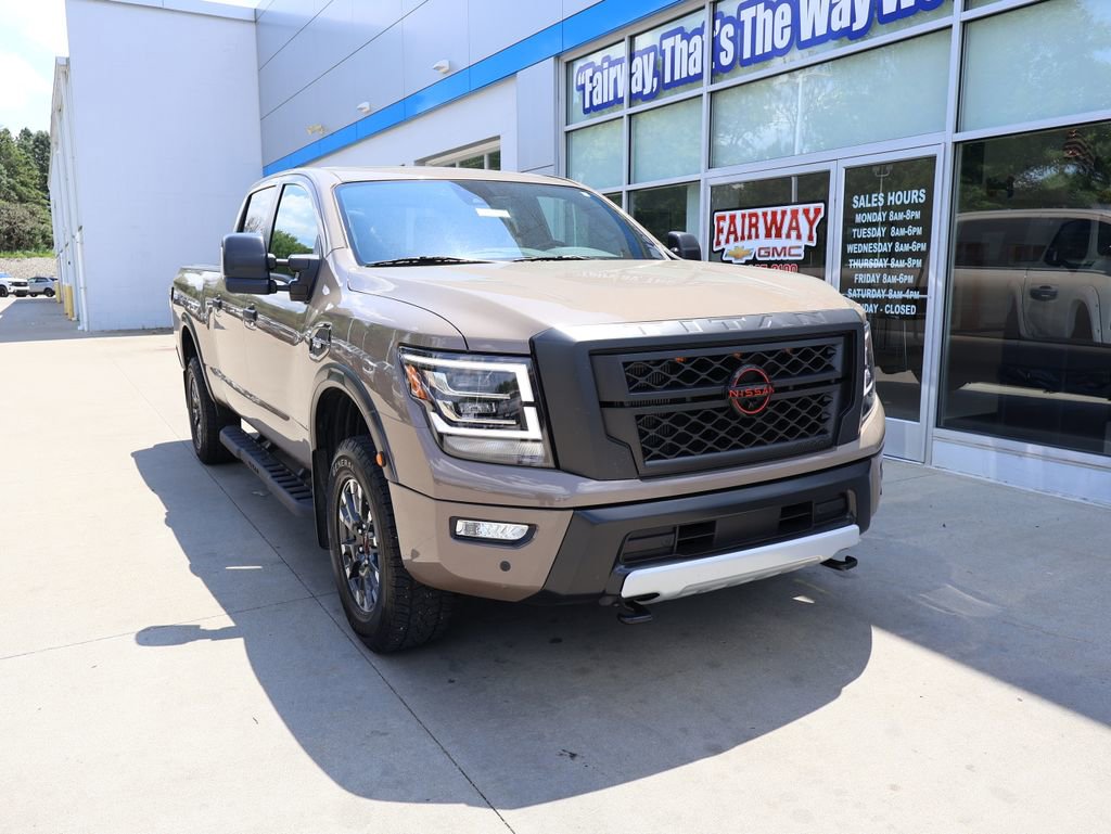 Used 2024 Nissan Titan PRO-4X w/ Pro-4x Convenience Package AWD/4WD image 2