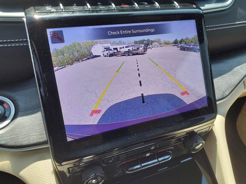 Used 2024 Jeep Grand Cherokee Limited image 17