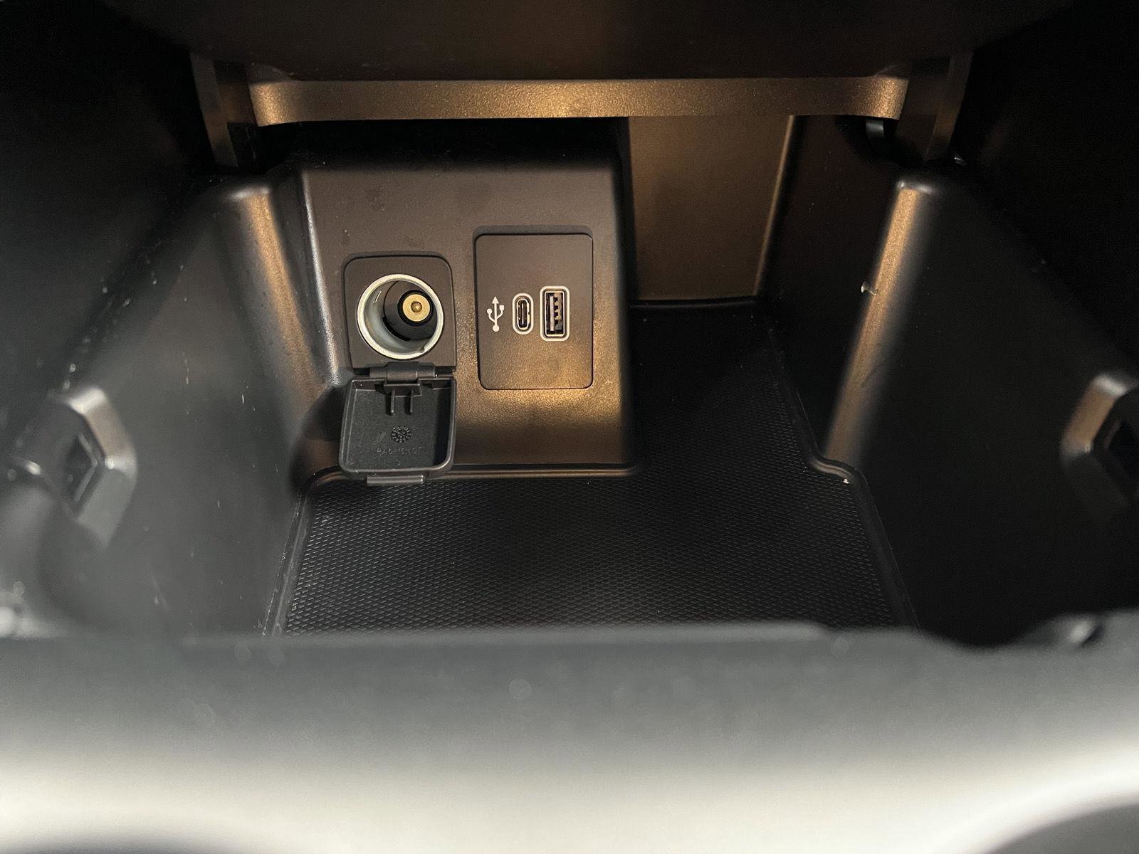 Used 2025 Ford Explorer ST-Line w/ ST-Line Street Pack AWD/4WD image 35