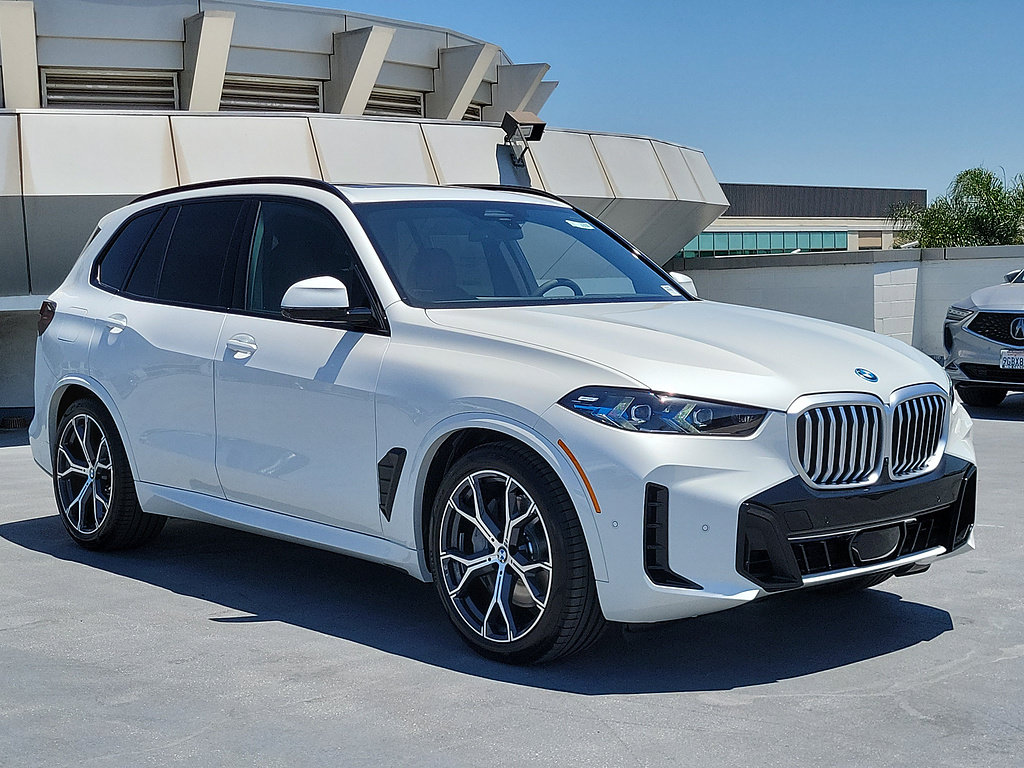 New 2026 BMW X5 xDrive50e w/ M Sport Package AWD/4WD image 4