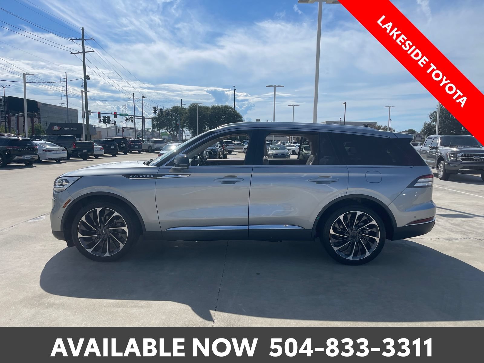 Used 2023 Lincoln Aviator Reserve w/ Equipment Group 201A RWD image 2